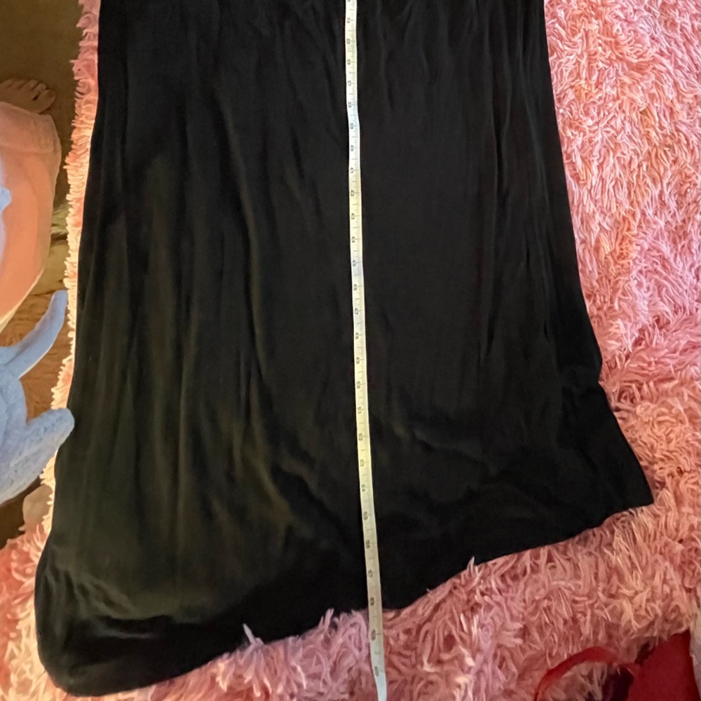 Elegant Black Maxi Dress with White Accents - Picture 10 of 10